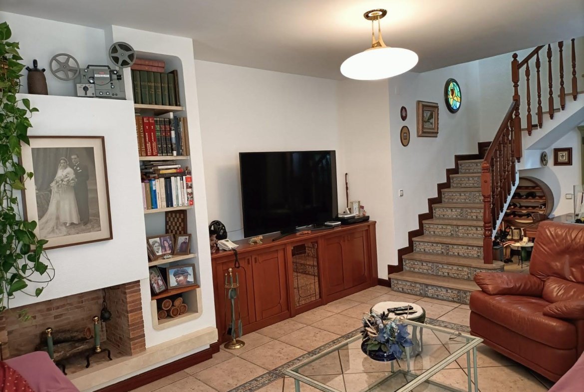 Ref. 212 casa independiente en Segur, centro.