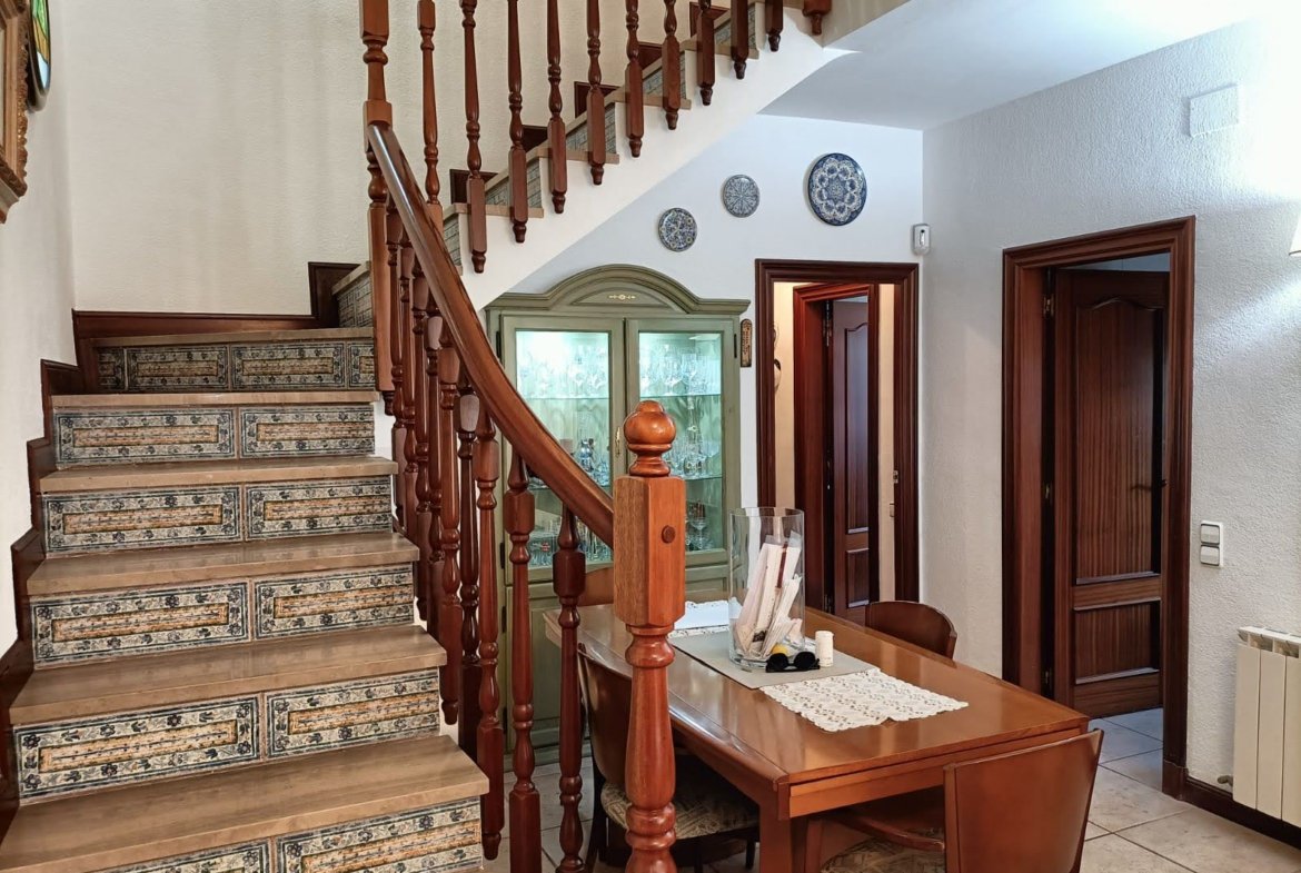 Ref. 212 casa independiente en Segur, centro.