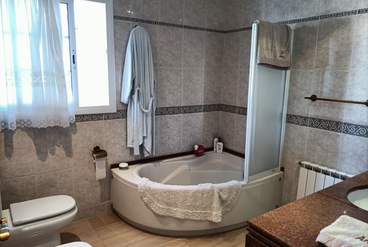 Ref. 212 casa independiente en Segur, centro.