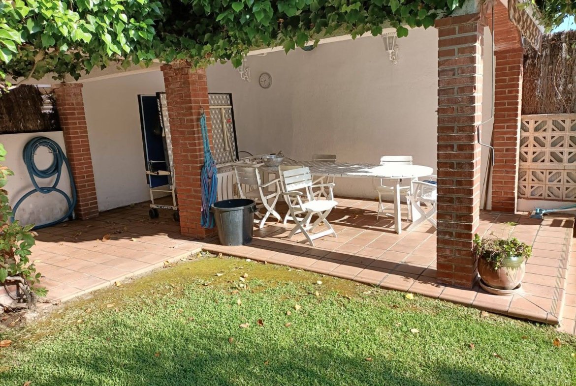 Ref. 212 casa independiente en Segur, centro.