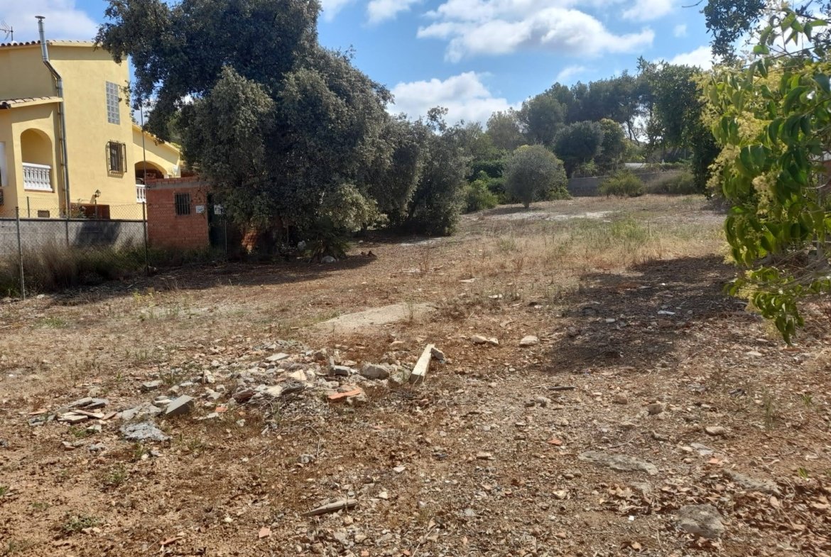 Ref. 236 solar en Castellet i La Gornal.