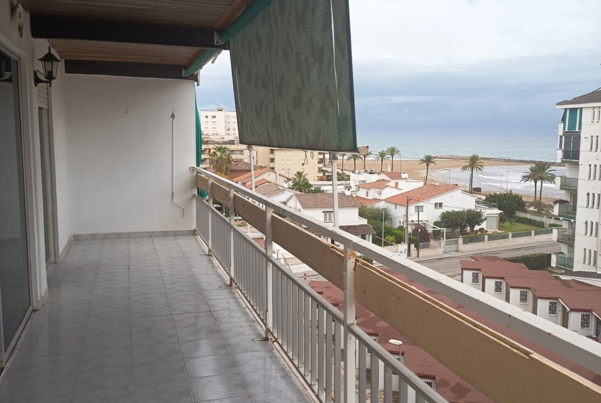 Ref. 3295 piso en segunda linea de mar.