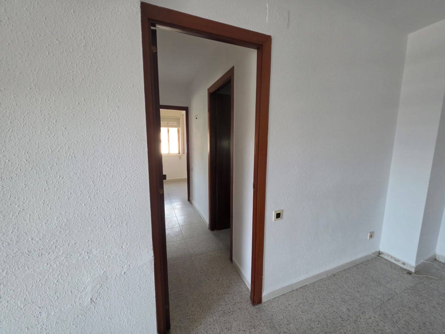 Ref. 1003 Piso en Segur centro.