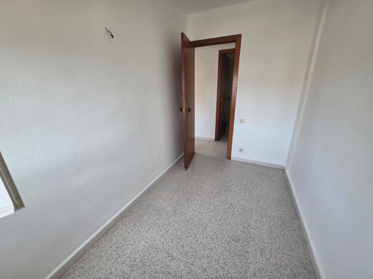 Ref. 1003 Piso en Segur centro.