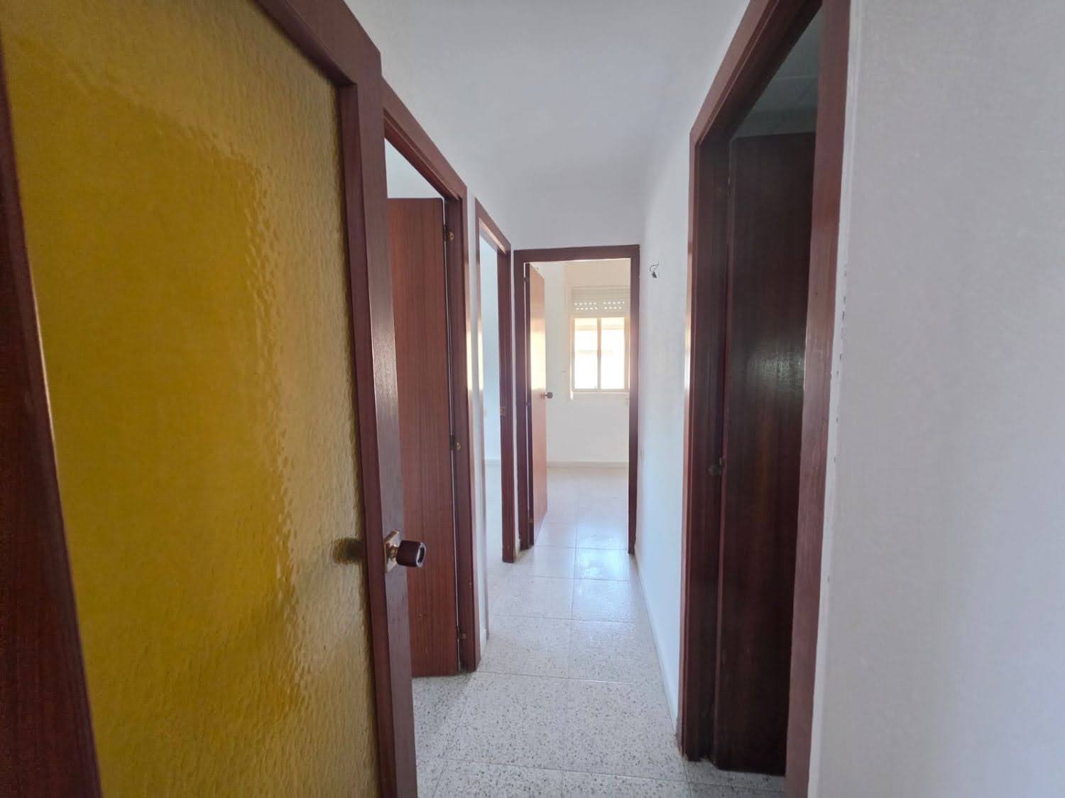 Ref. 1003 Piso en Segur centro.