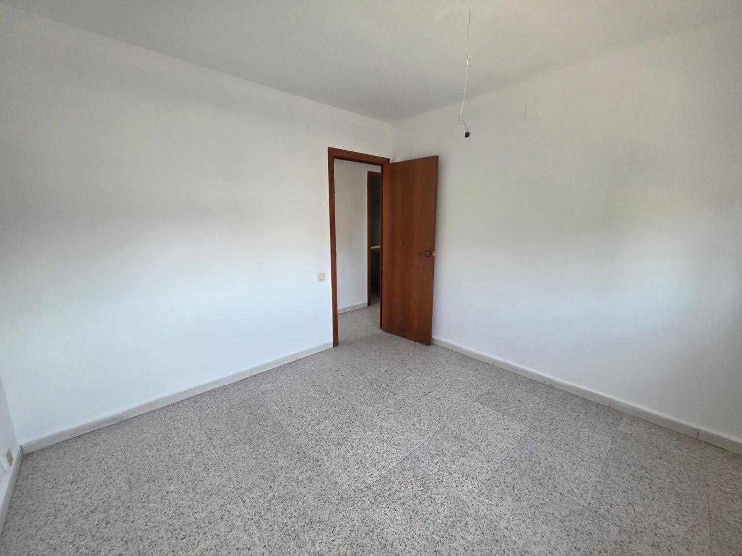 Ref. 1003 Piso en Segur centro.
