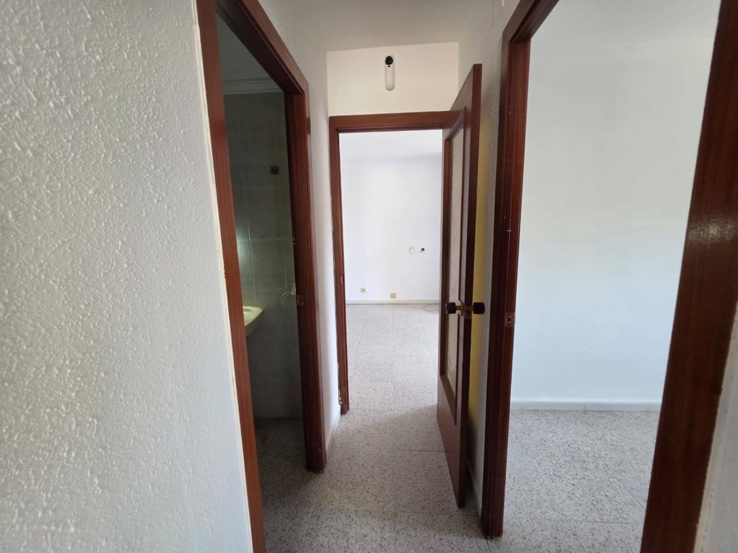 Ref. 1003 Piso en Segur centro.