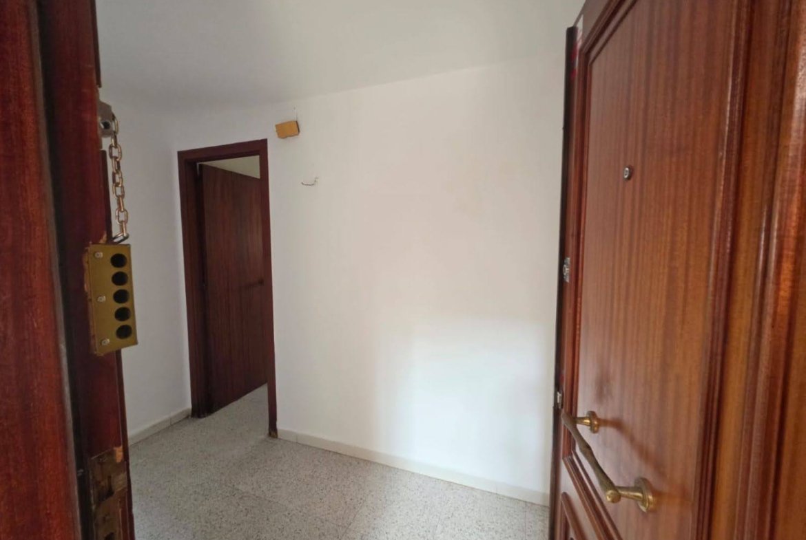 Ref. 1003 Piso en Segur centro.