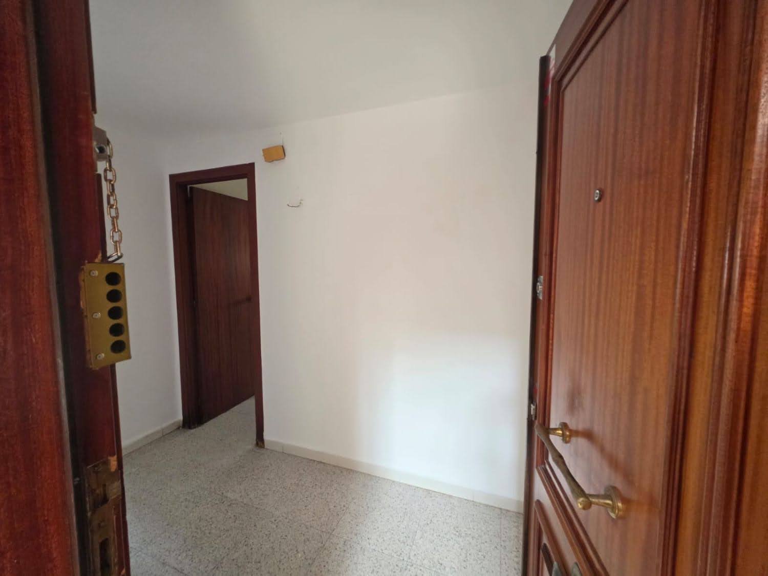 Ref. 1003 Piso en Segur centro.