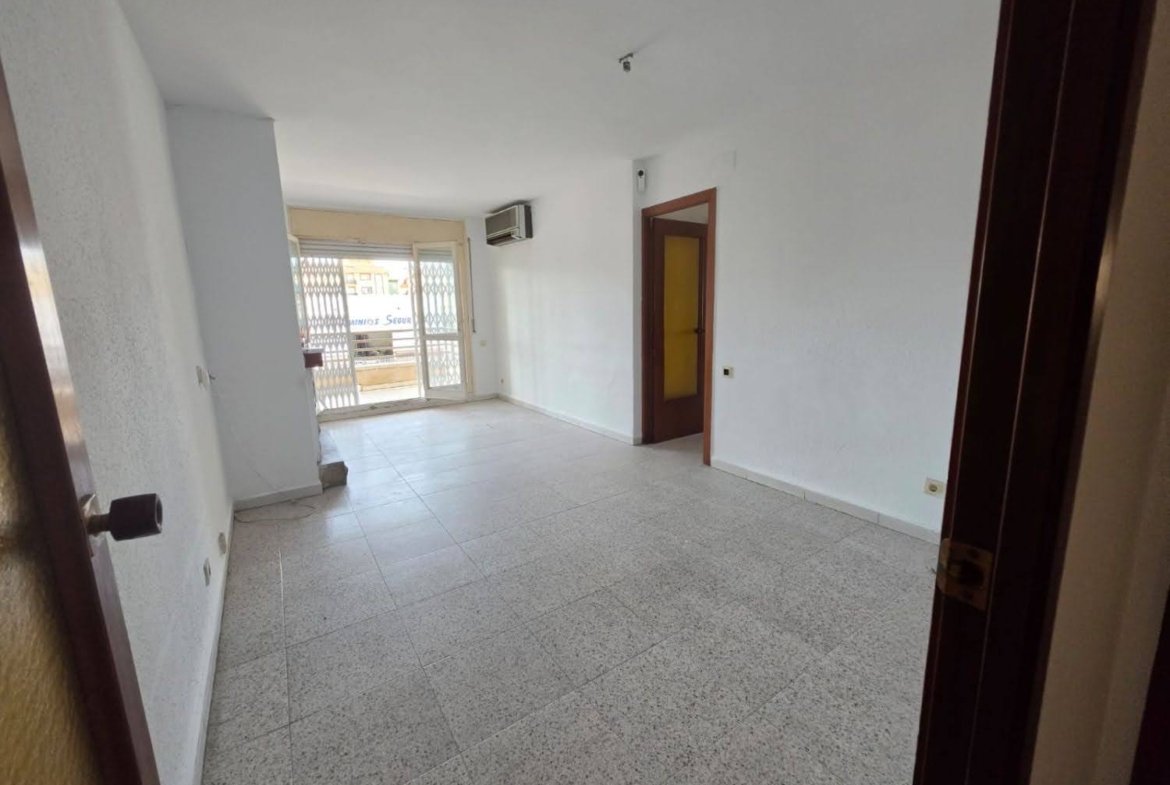 Ref. 1003 Piso en Segur centro.