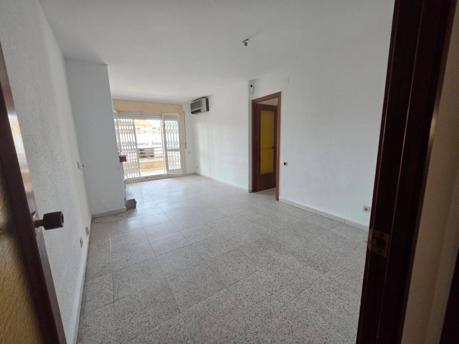 Ref. 1003 Piso en Segur centro.