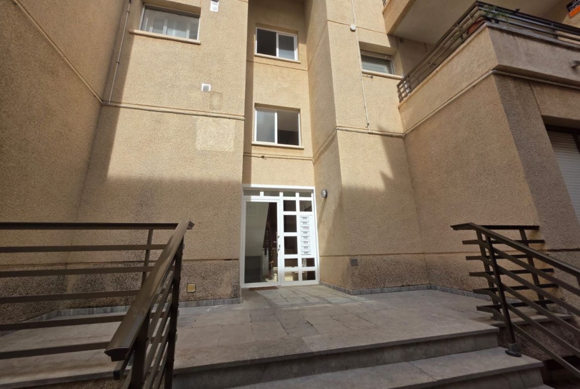Ref. 1003 Piso en Segur centro.