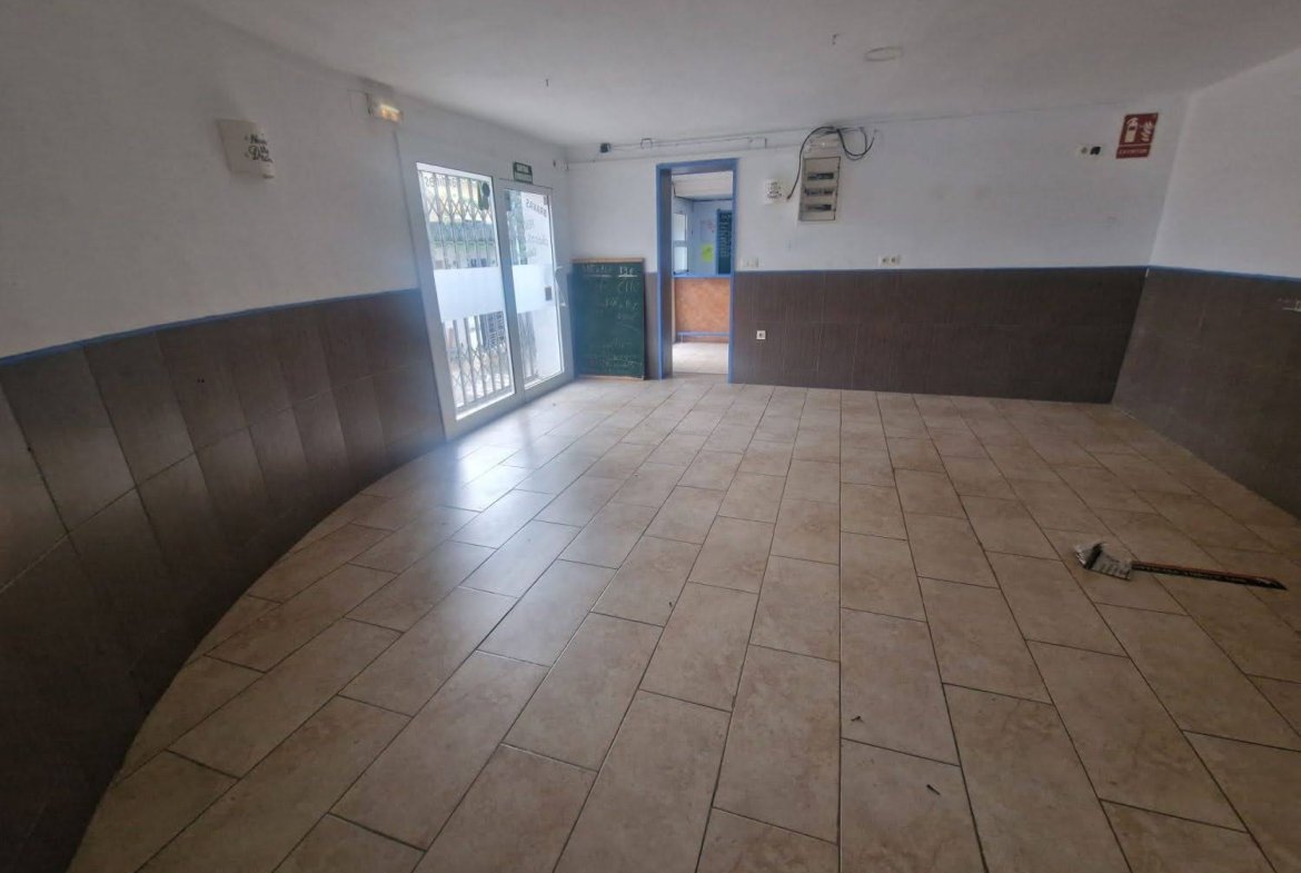 Ref. 1006 Local comercial en Segur centro.
