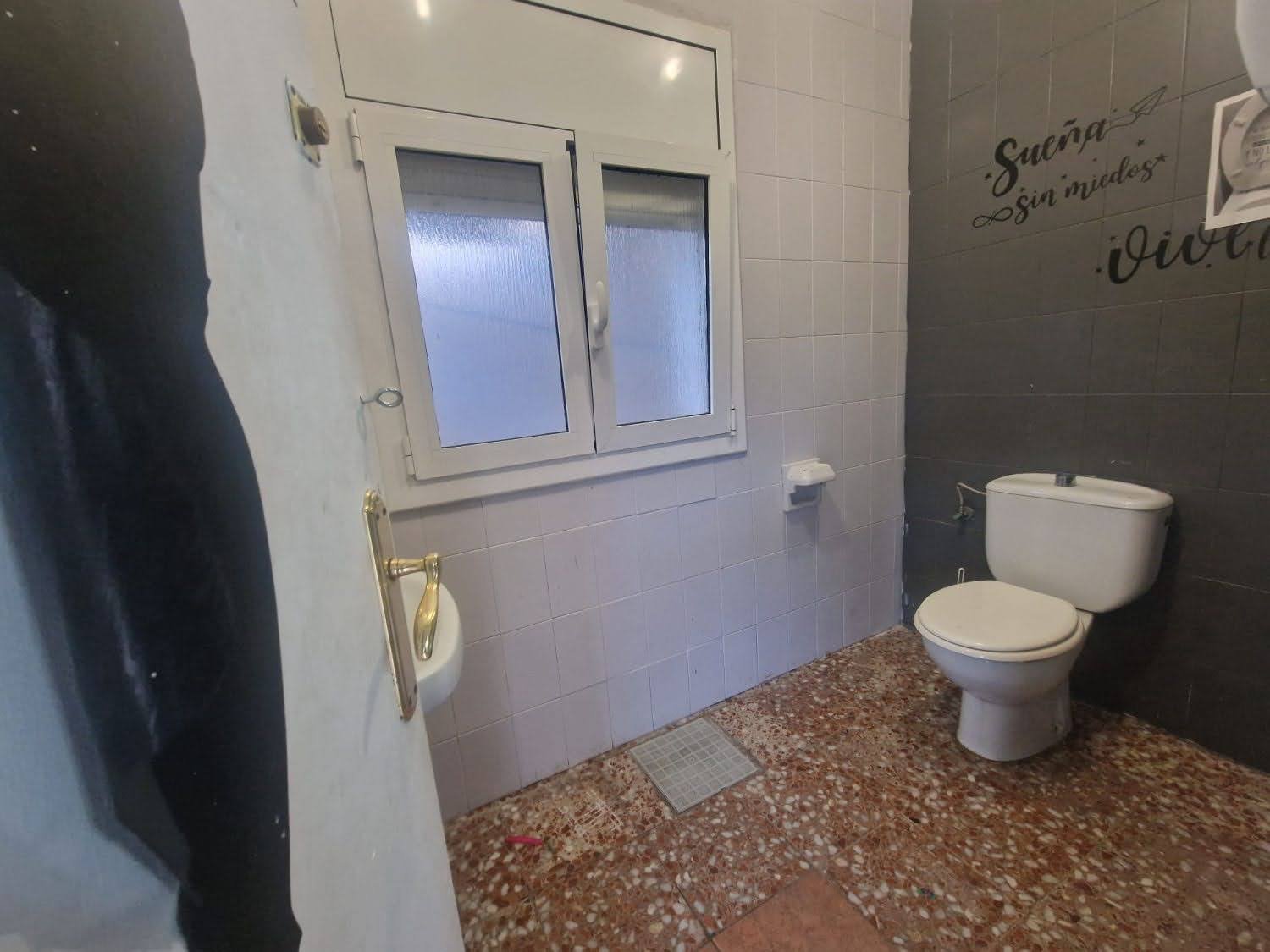 1790960831274 Ref. 1006 Local comercial en Segur centro.
