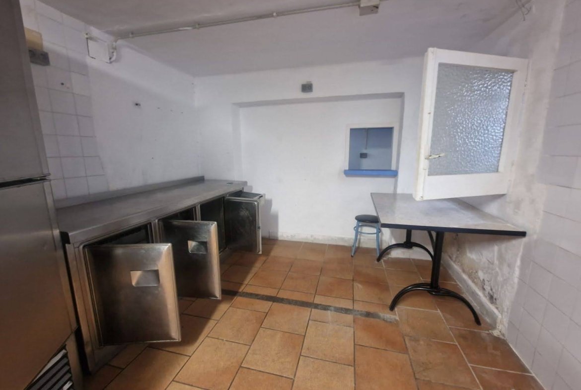 Ref. 1006 Local comercial en Segur centro.