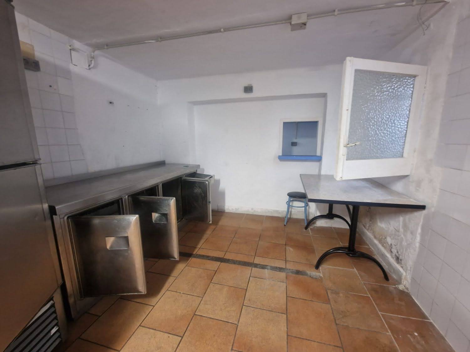 1790960831329 Ref. 1006 Local comercial en Segur centro.