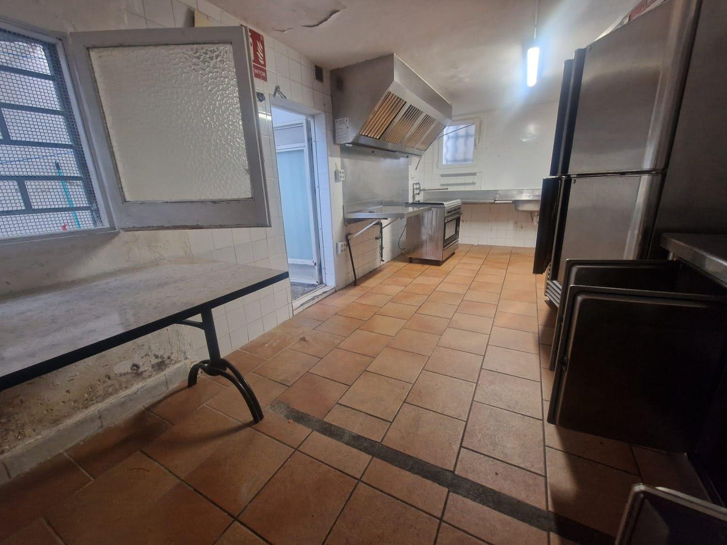 1790960831359 Ref. 1006 Local comercial en Segur centro.