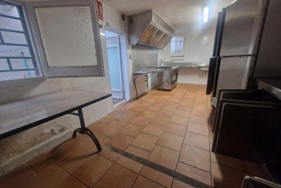 Ref. Local comercial con licencia de Bar.