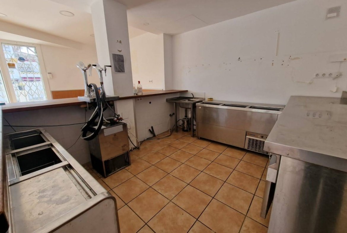 Ref. Local comercial con licencia de Bar.