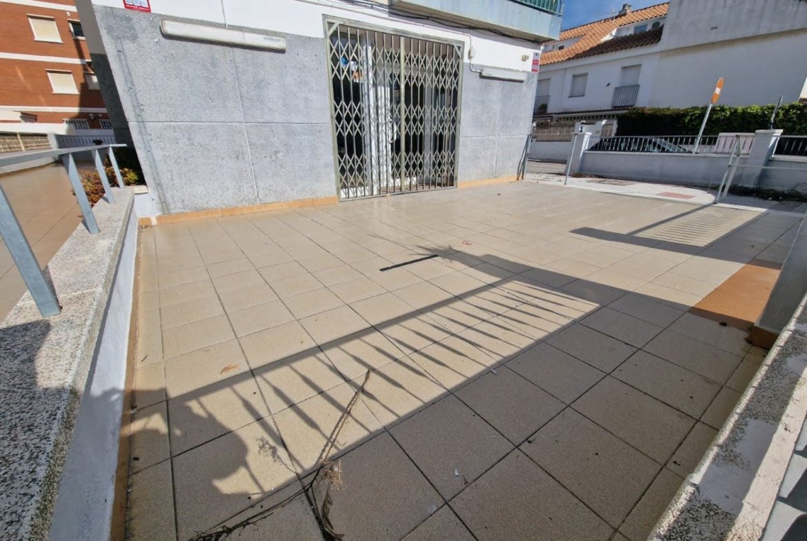 Ref. Local comercial con licencia de Bar.