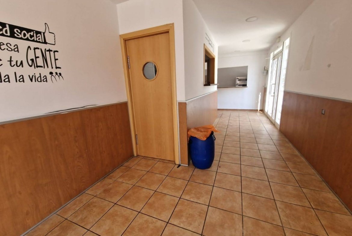 Ref. Local comercial con licencia de Bar.