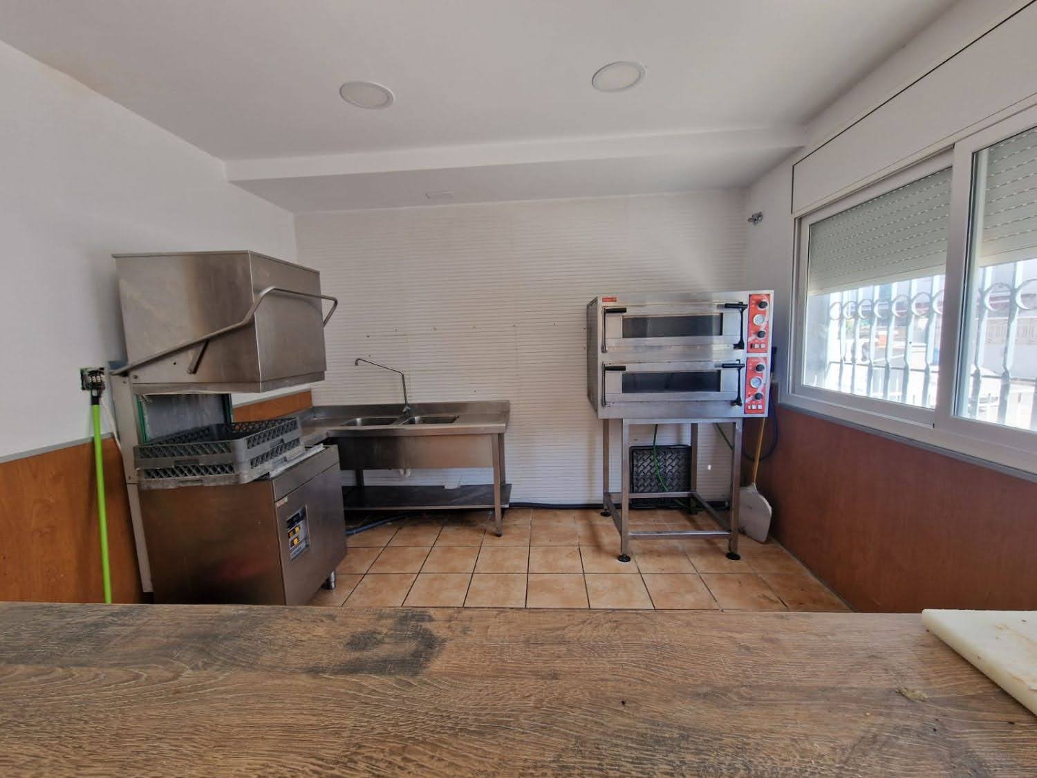 1790962379930 Ref. Local comercial con licencia de Bar.