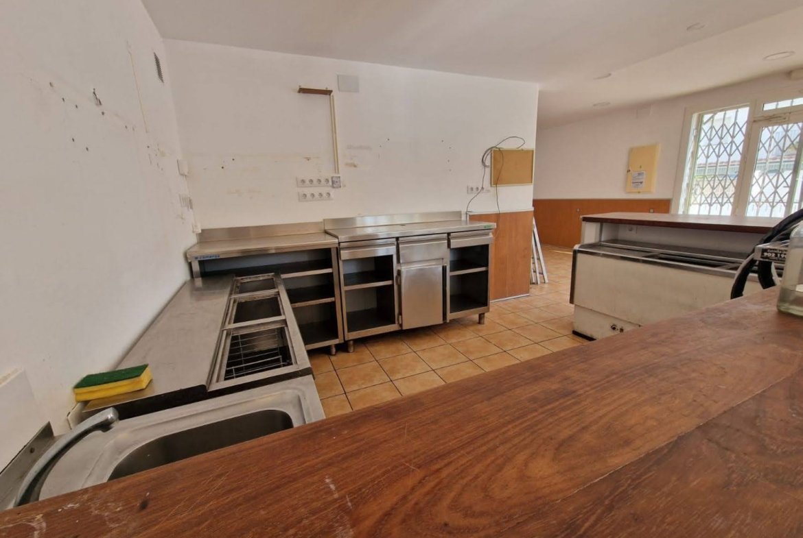 Ref. Local comercial con licencia de Bar.