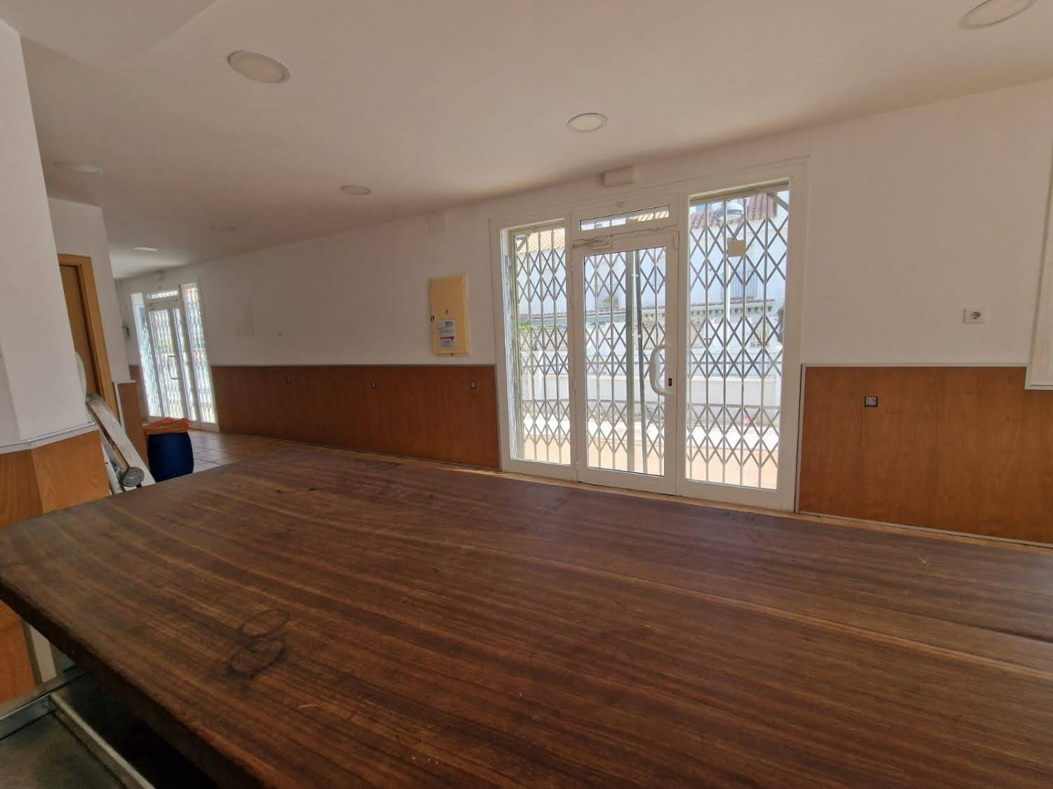 1790962379977 Ref. Local comercial con licencia de Bar.