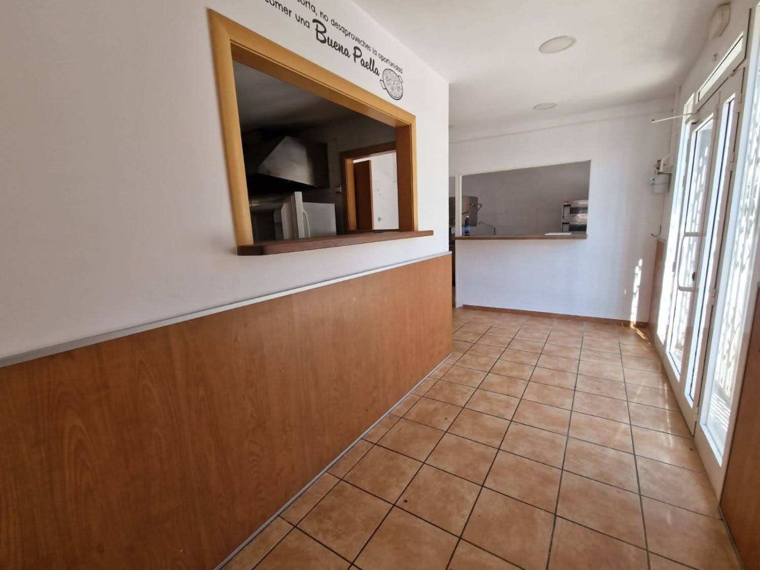 1790962379989 Ref. Local comercial con licencia de Bar.