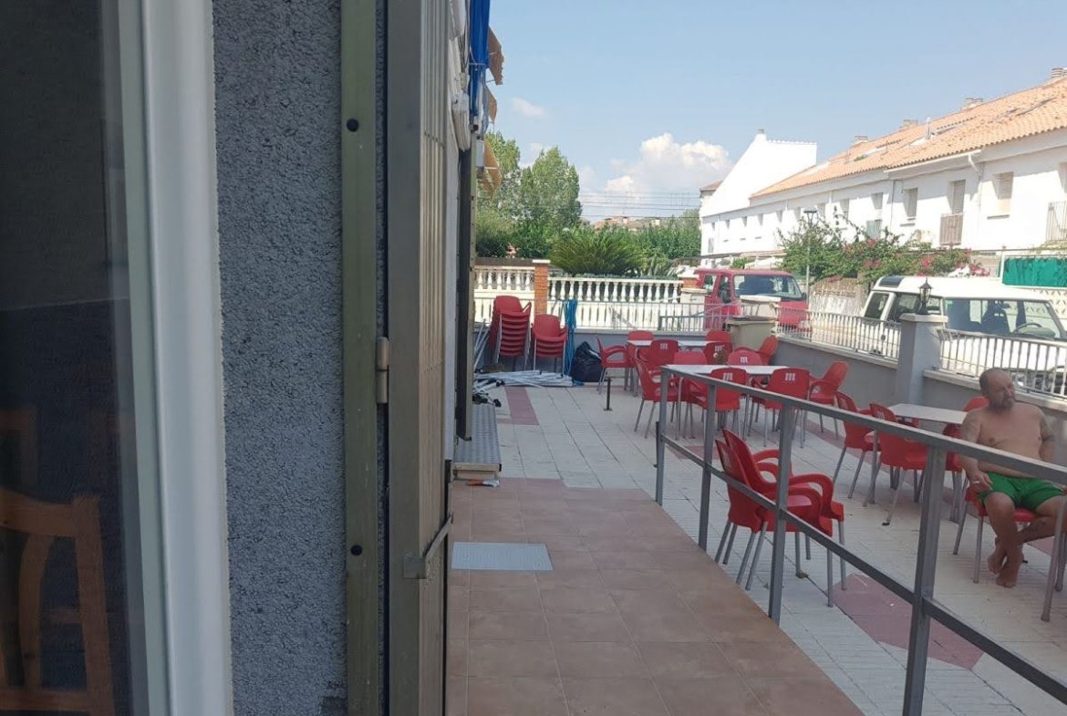 Ref. Local comercial con licencia de Bar.