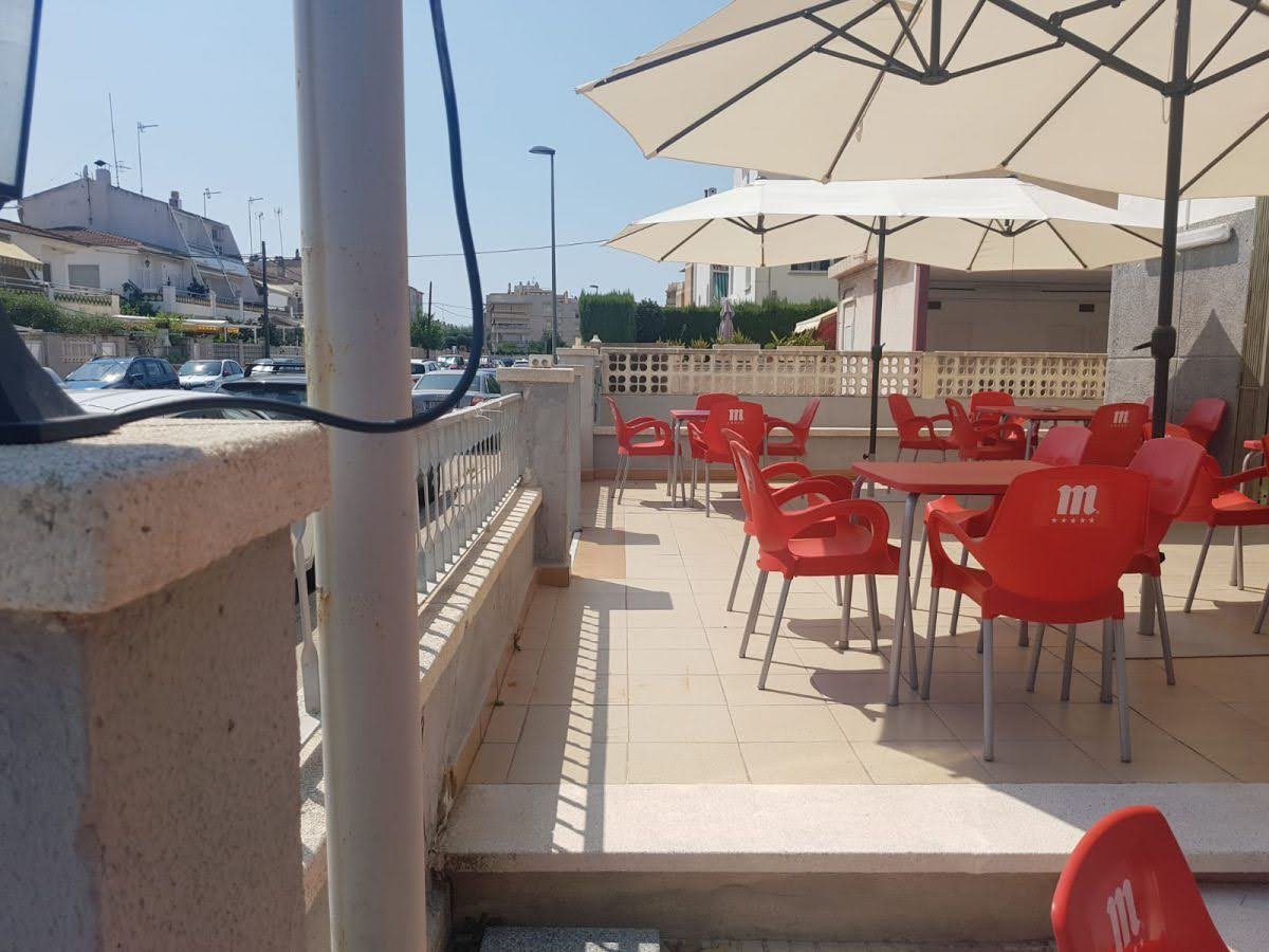 1790962380000 Ref. Local comercial con licencia de Bar.