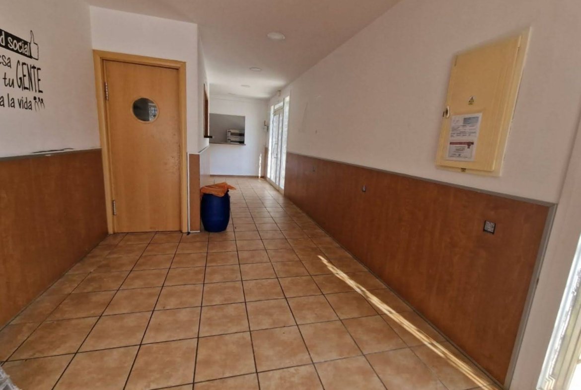 Ref. Local comercial con licencia de Bar.