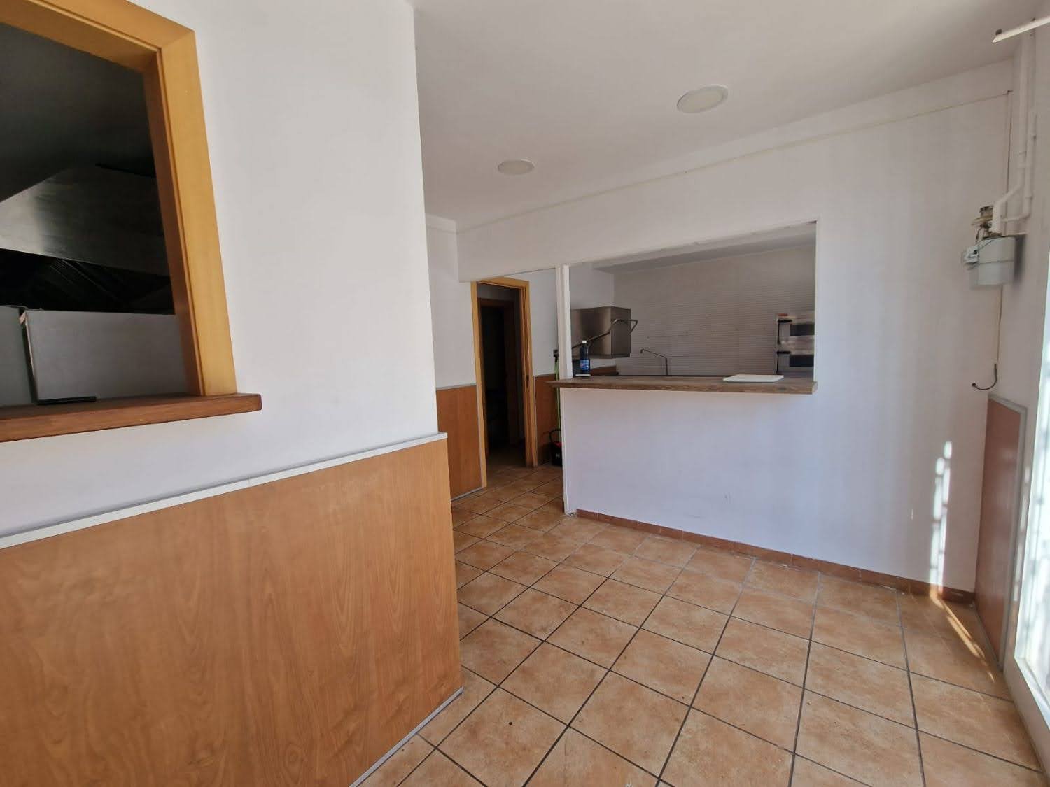 1790962380030 Ref. Local comercial con licencia de Bar.
