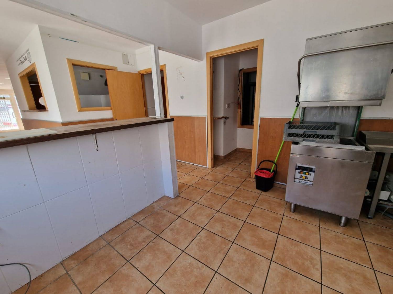 1790962380051 Ref. Local comercial con licencia de Bar.