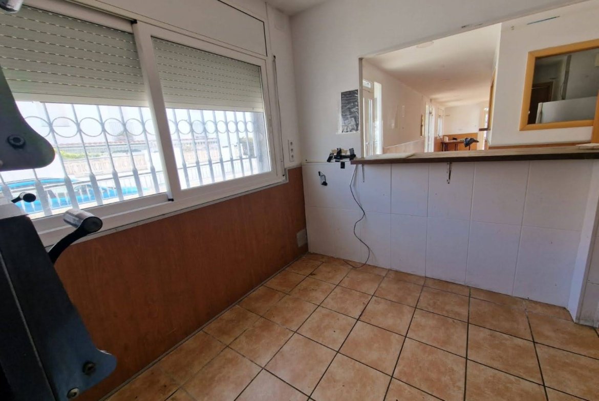 Ref. Local comercial con licencia de Bar.