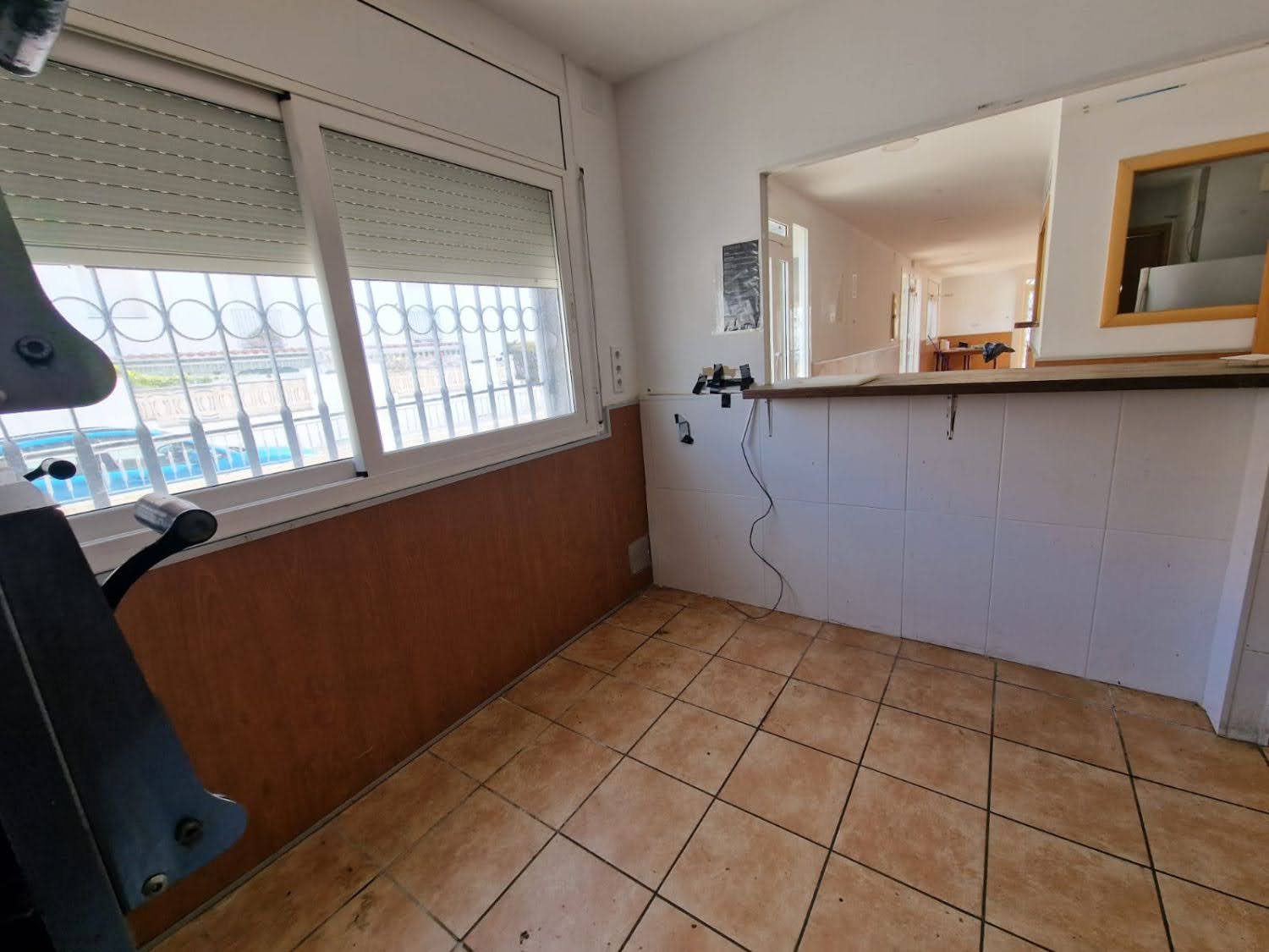 1790962380056 Ref. Local comercial con licencia de Bar.