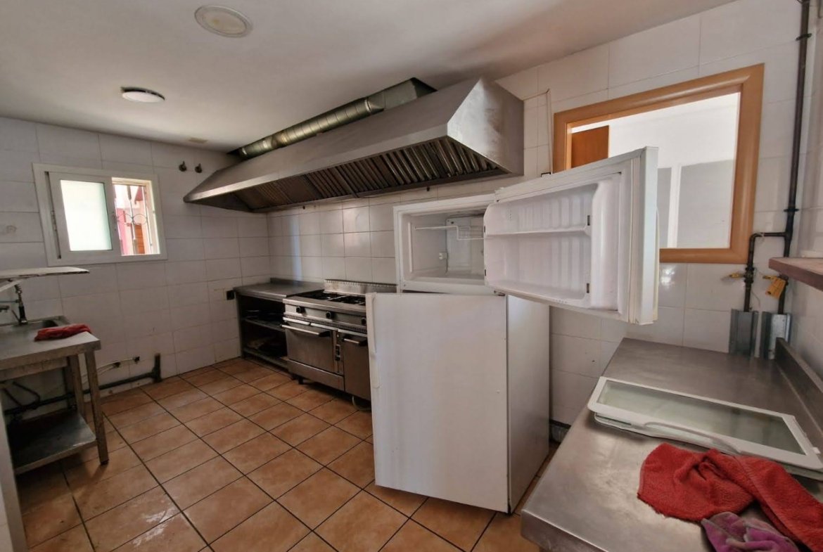 Ref. Local comercial con licencia de Bar.
