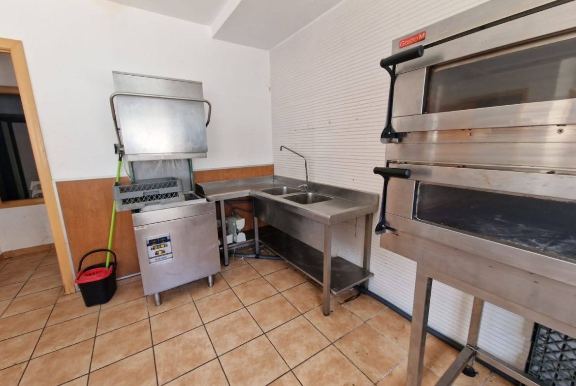 Ref. Local comercial con licencia de Bar.