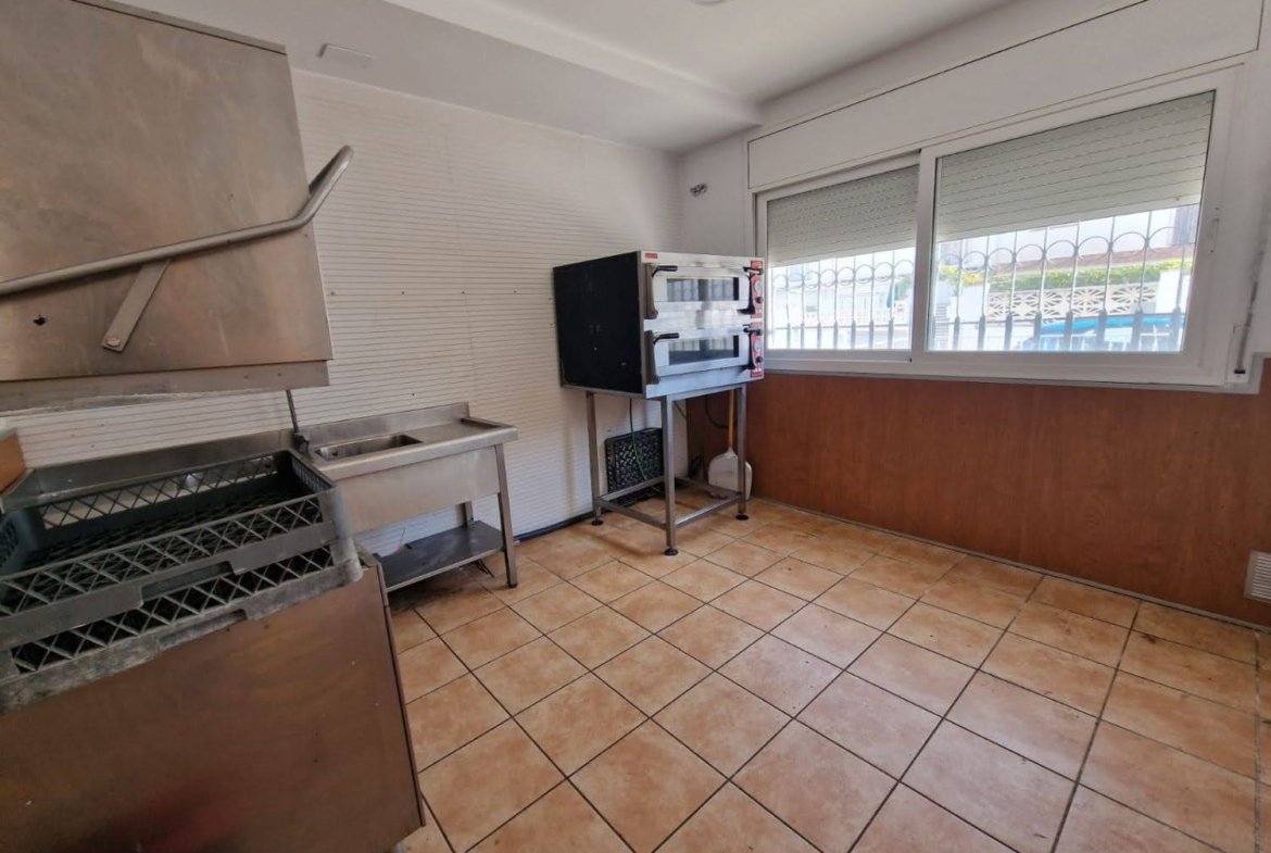 Ref. Local comercial con licencia de Bar.