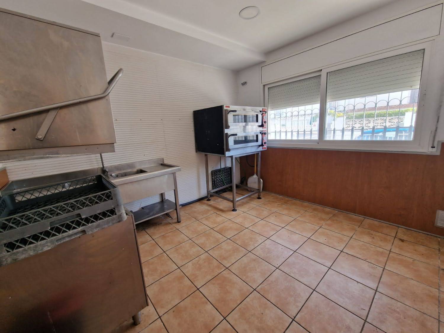 1790962380071 Ref. Local comercial con licencia de Bar.