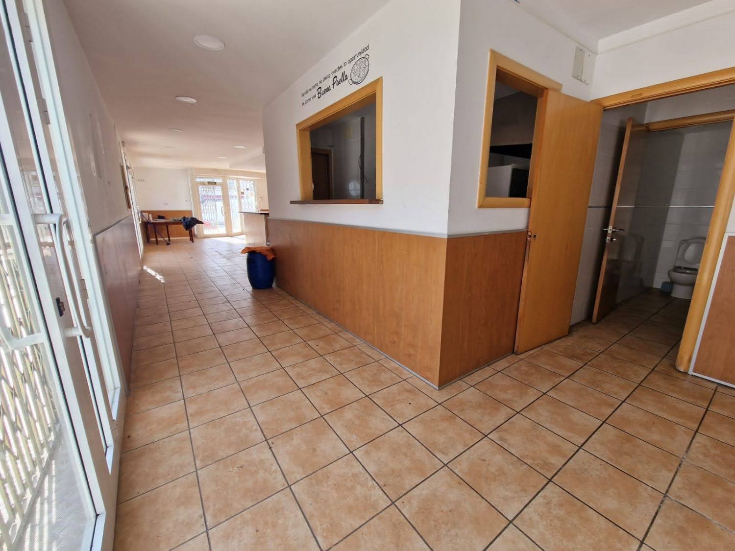 1790962380078 Ref. Local comercial con licencia de Bar.