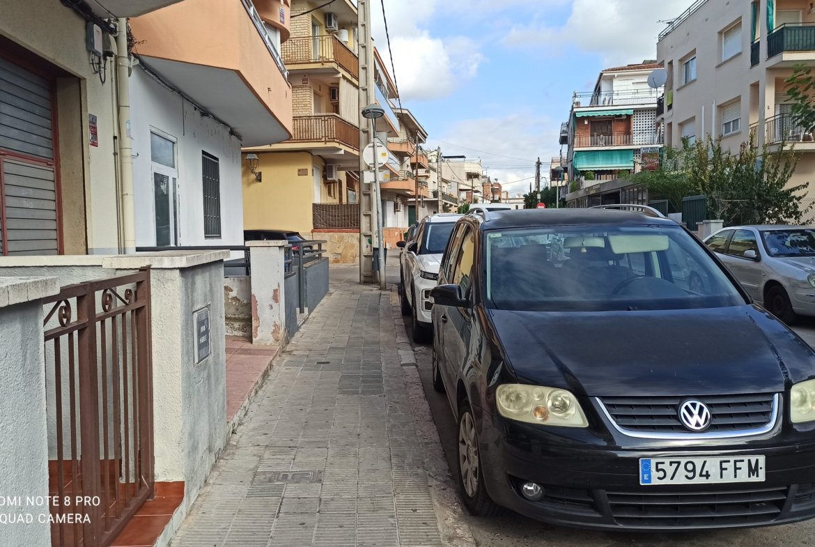 Ref. A006 Alquiler de plaza de parking.