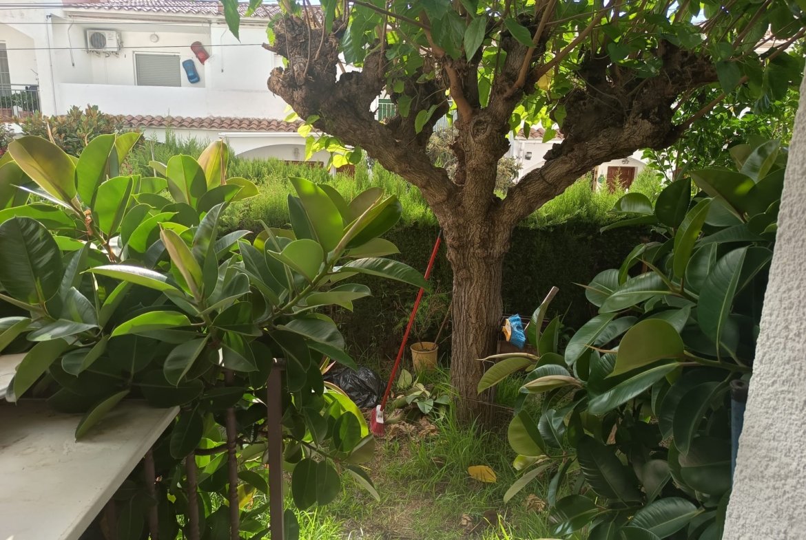 Ref. 1008 Planta baja en Comarruga centro.