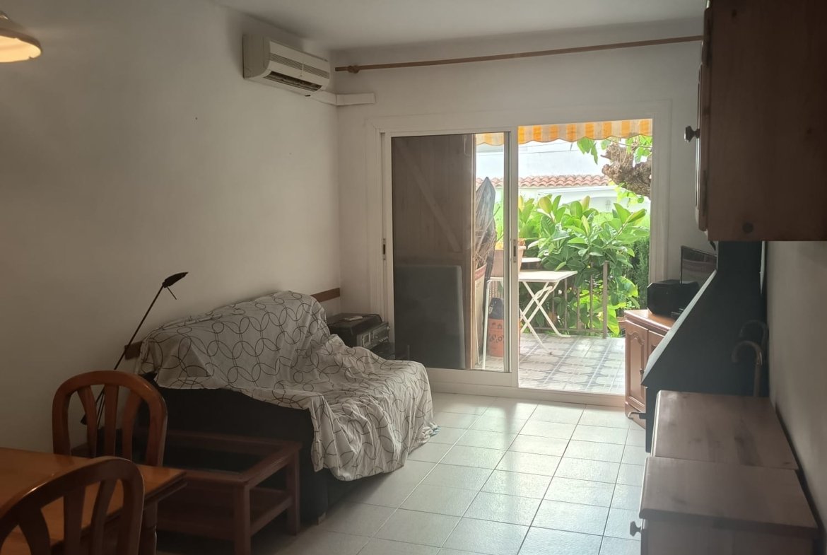 Ref. 1008 Planta baja en Comarruga centro.